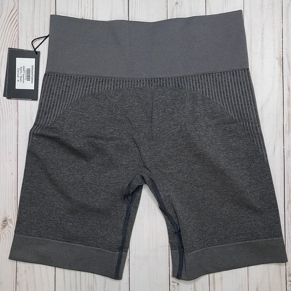 NWT. Pursue Fitness ADAPT seamless shorts.  Size MEDIUM.  Color:  Blk Charcoal. - Picture 2 of 11
